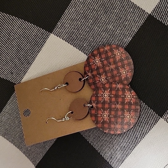 Handmade double sided 3in wooden circle, red & black plaid earrings New - Picture 1 of 3